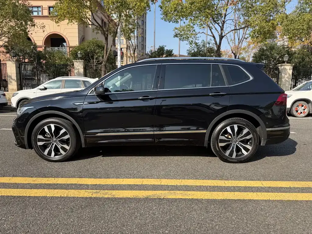 Volkswagen Tiguan L 2023 из CN, фото 7