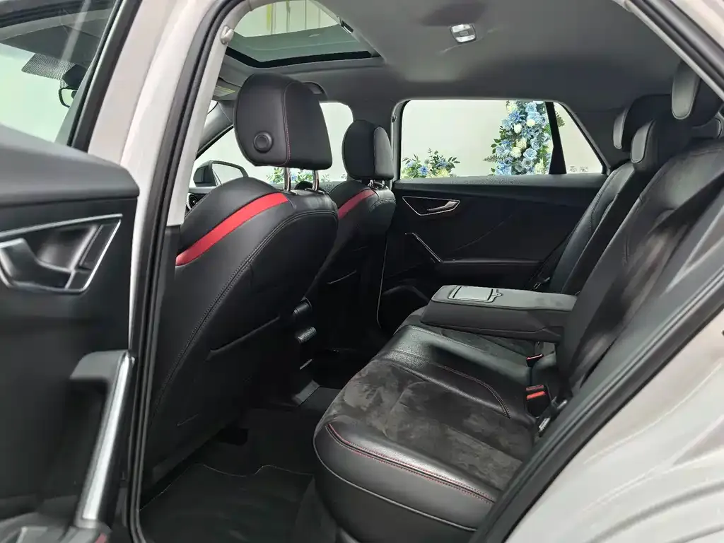 Audi Q2L 2024 из CN, фото 2