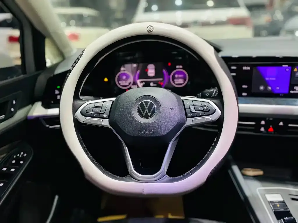 Volkswagen Golf 2022 из CN, фото 2