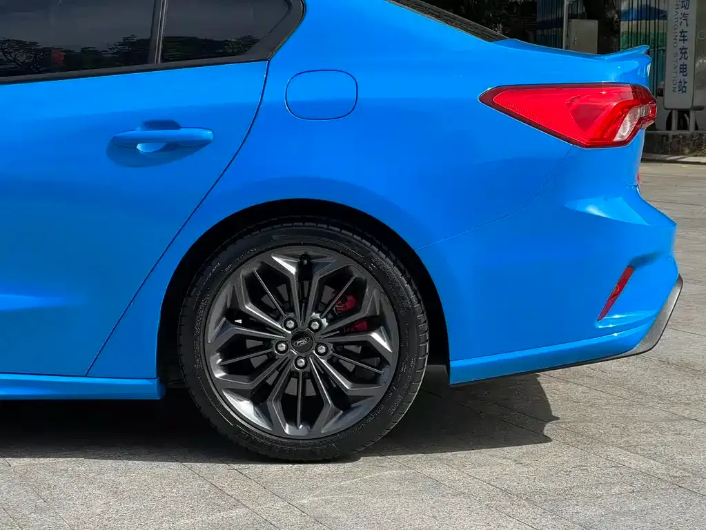 Ford Focus 2022 из CN, фото 2