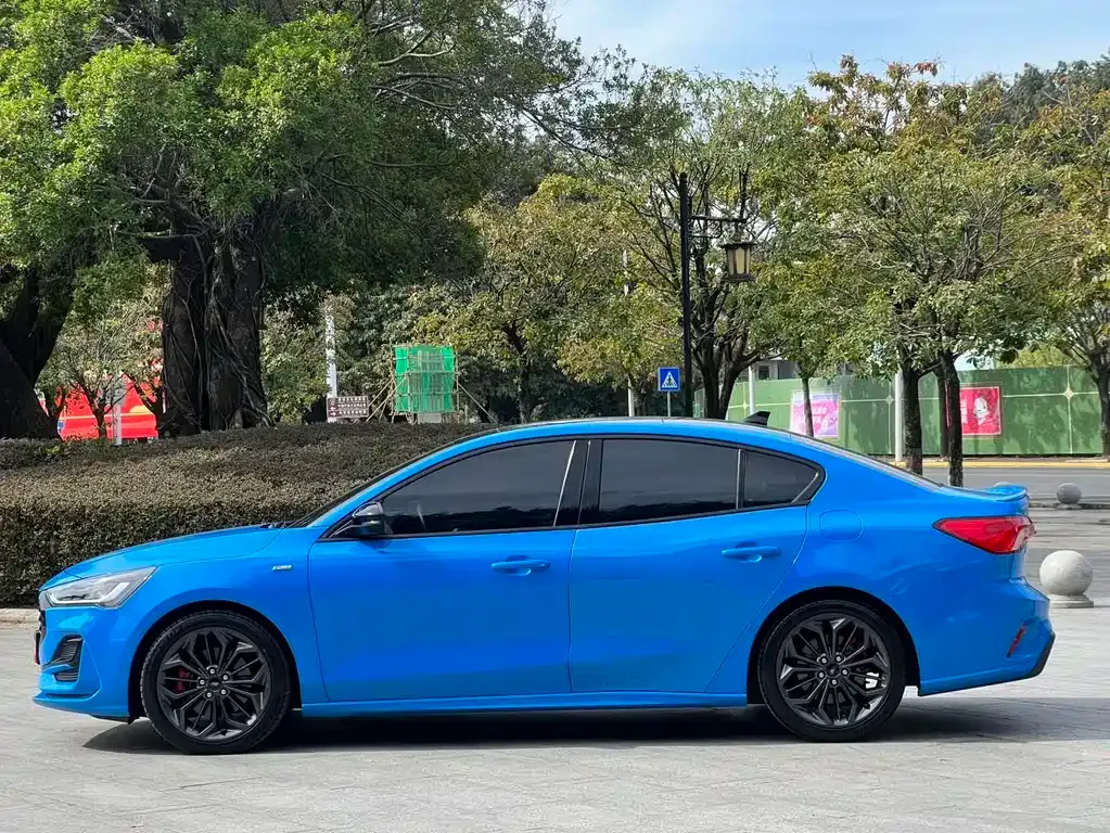 Ford Focus 2022 из CN, фото 10