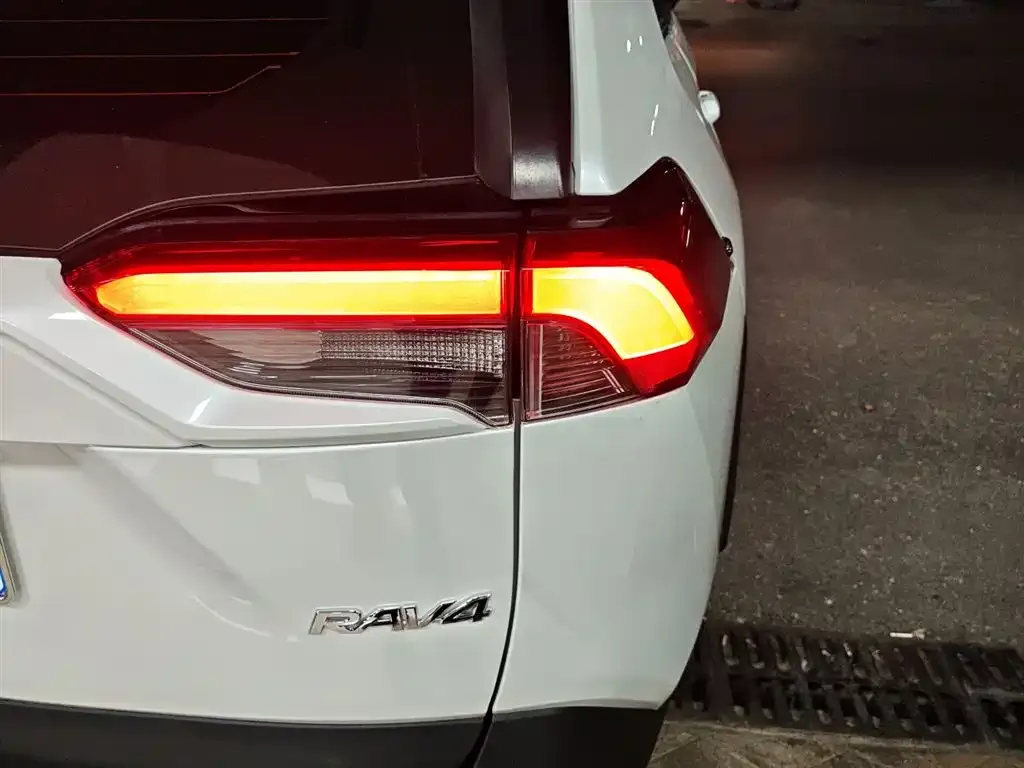 Toyota RAV4 2021 из CN, фото 2