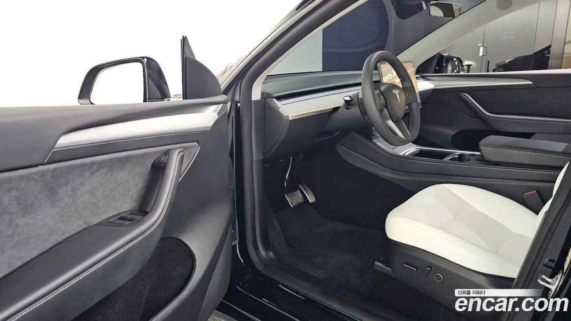 Tesla Model Y — фото 10