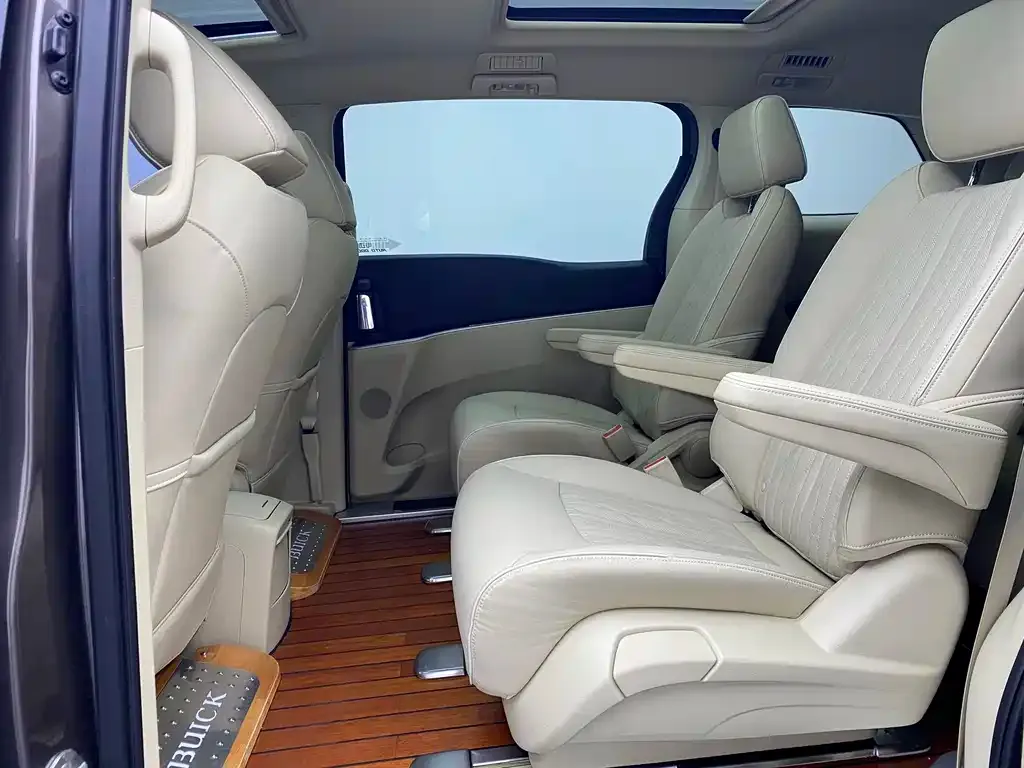 Buick GL8 2023 из CN, фото 10
