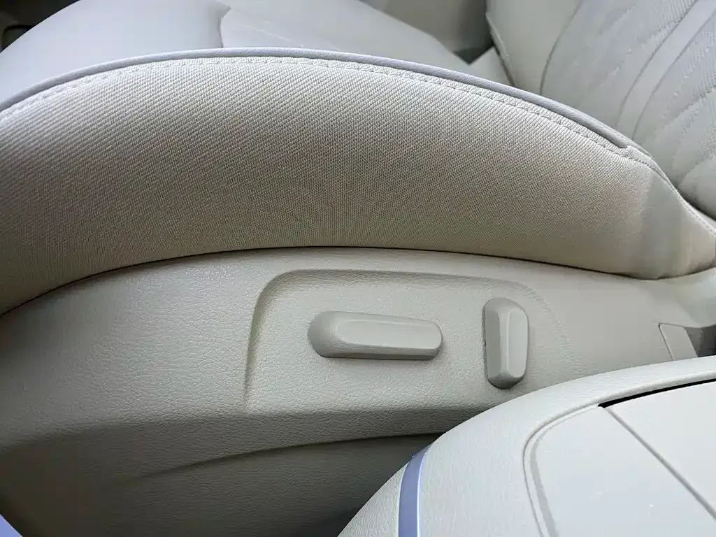 Buick GL8 2023 из CN, фото 9