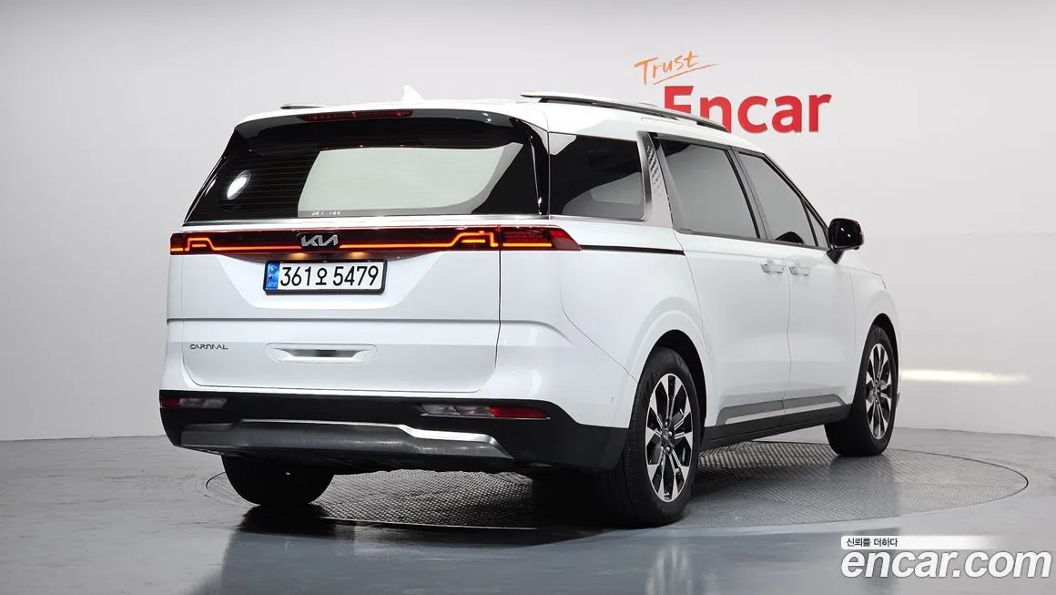 Kia Carnival — фото 10