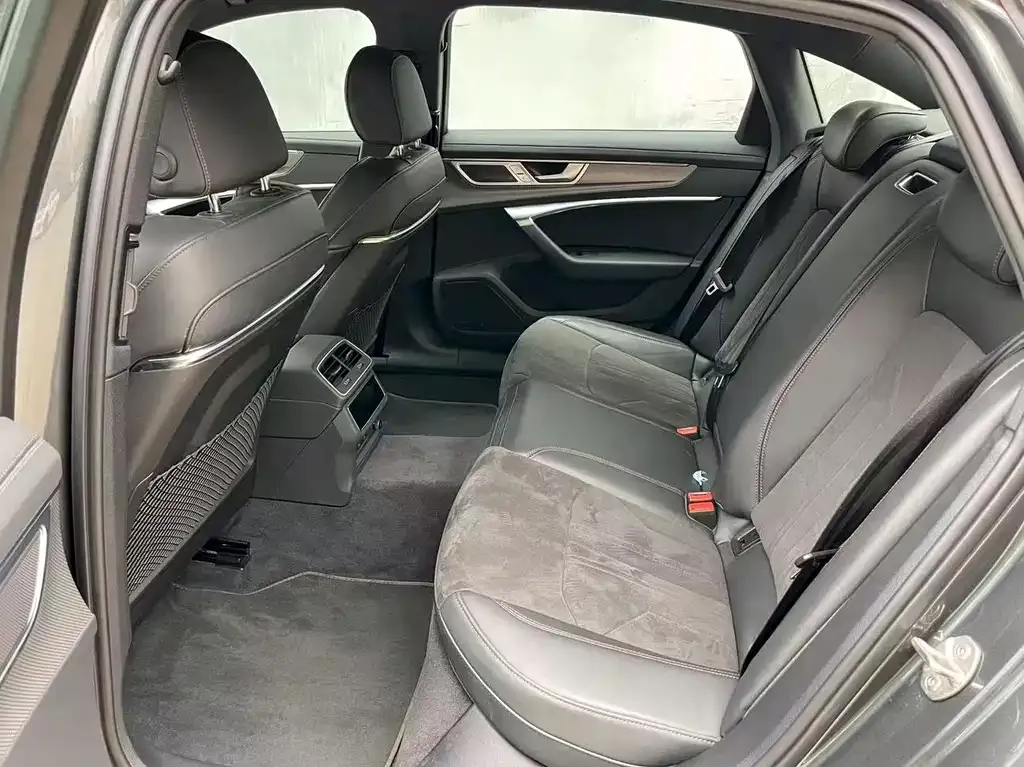 Audi A6L 2024 из CN, фото 4