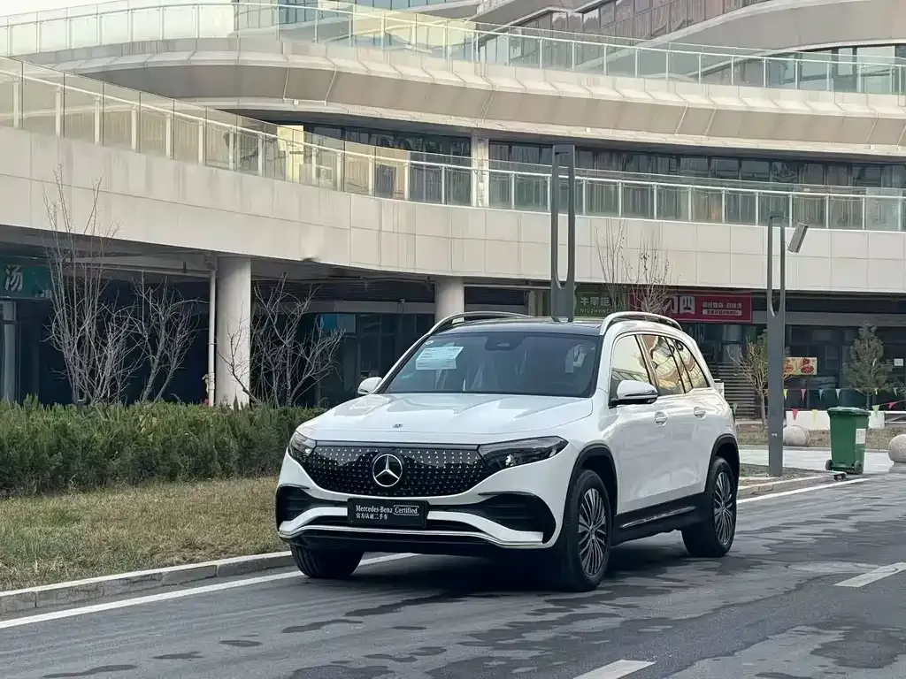 Mercedes-Benz EQB — фото 1