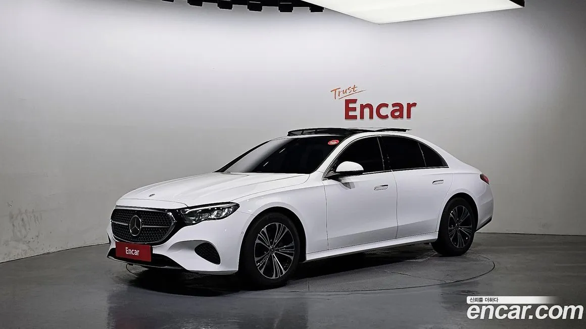 Mercedes-Benz E-Class — фото 1