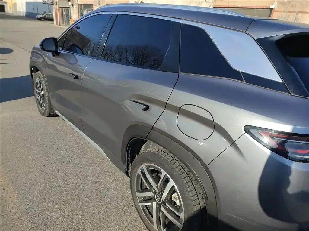 BYD L DM-i — фото 10