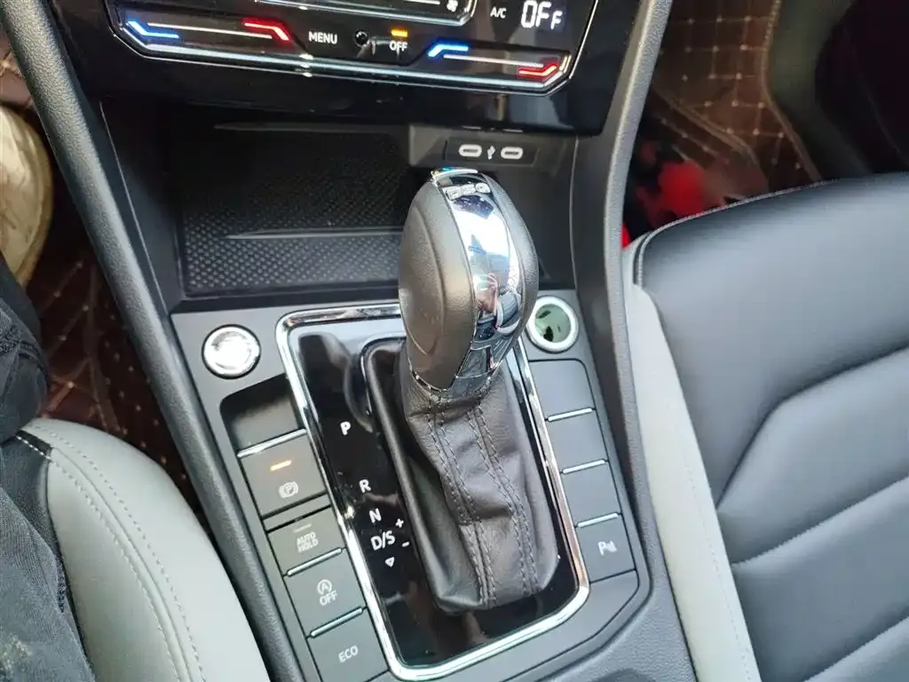 Volkswagen Bora 2024 из CN, фото 6