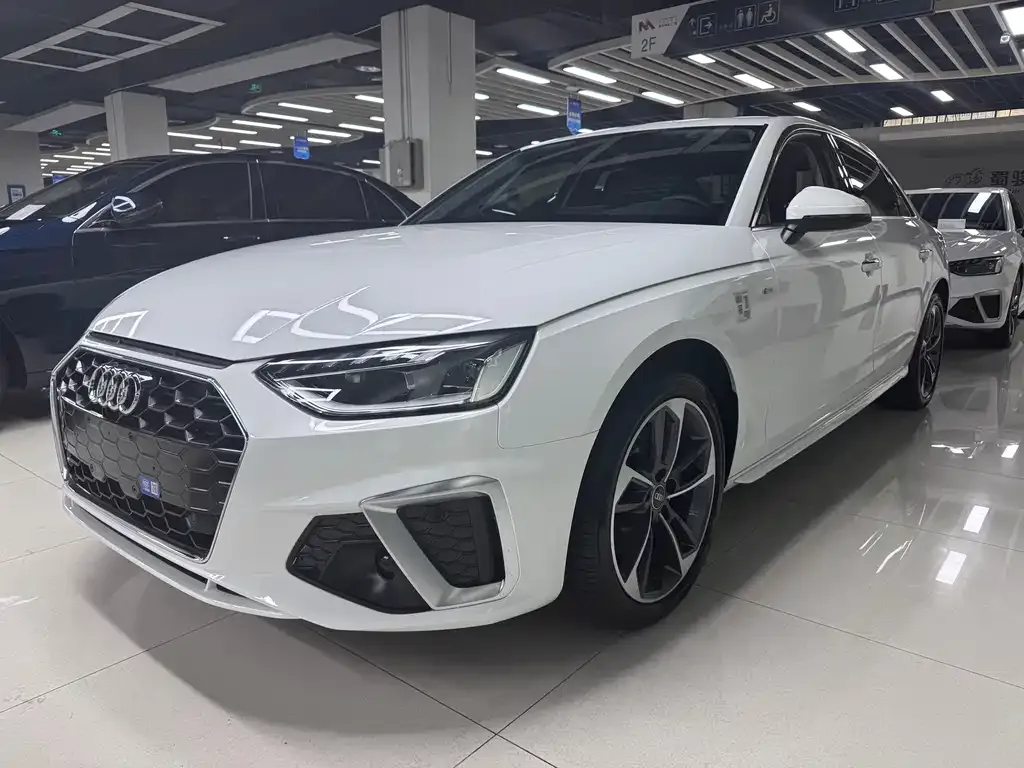 Audi A4L 2023 из CN, фото 1