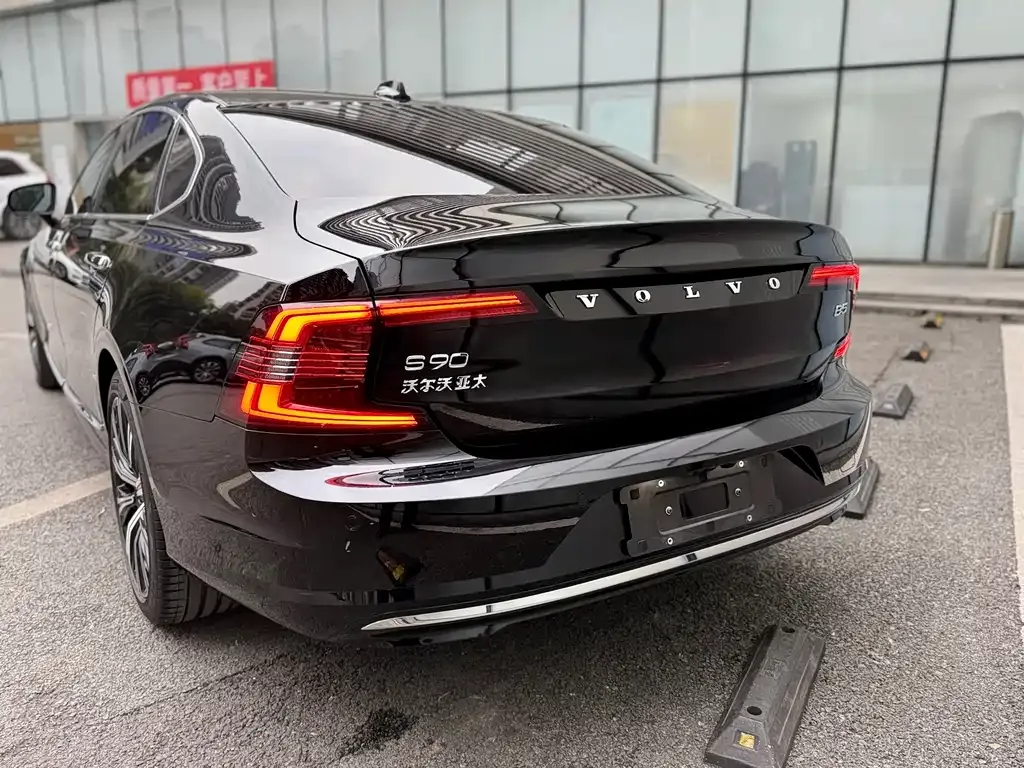Volvo S90 2023 из CN, фото 2