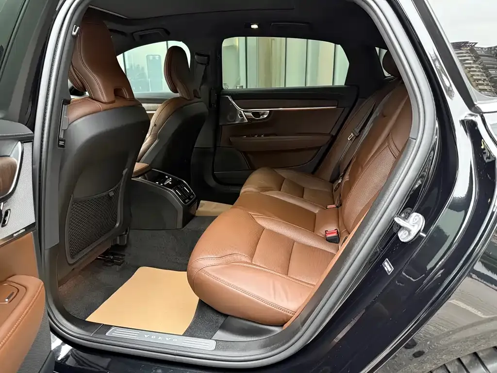Volvo S90 2023 из CN, фото 4
