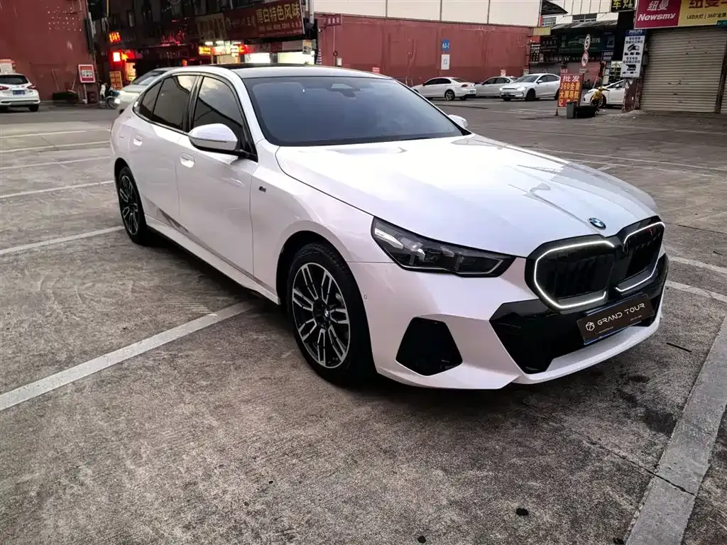 BMW 5 Series 2025 из CN, фото 1