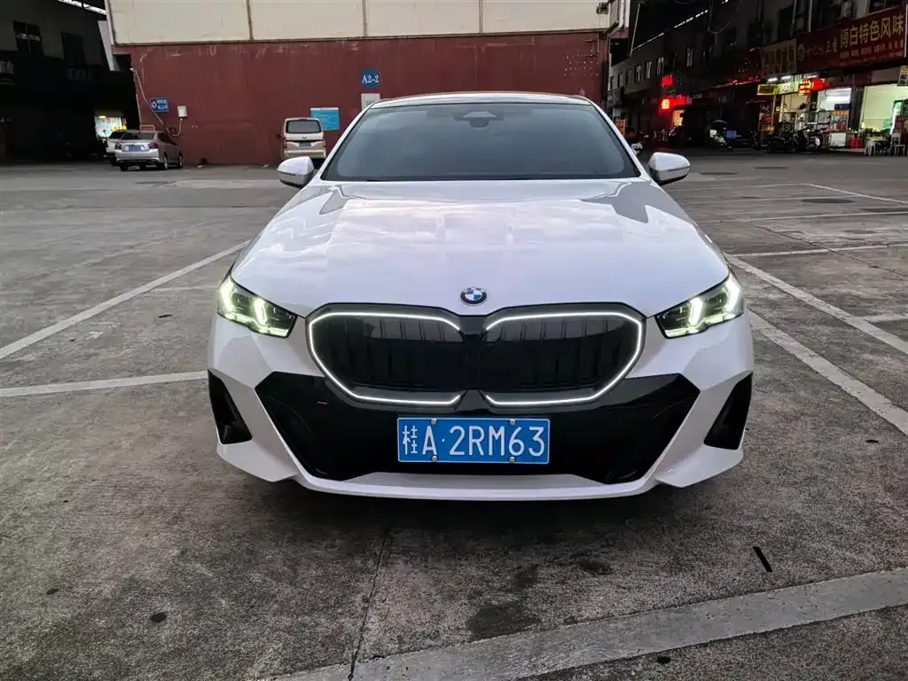 BMW 5 Series 2025 из CN, фото 7