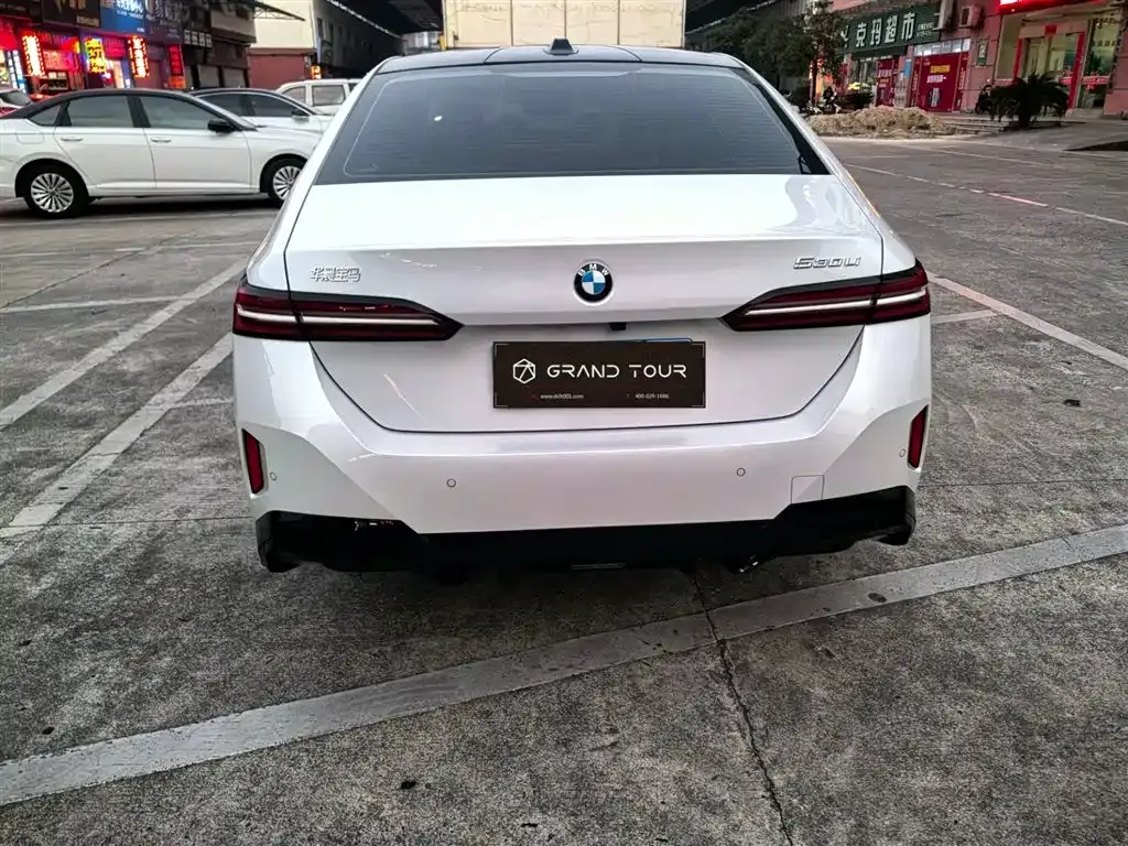 BMW 5 Series 2025 из CN, фото 8