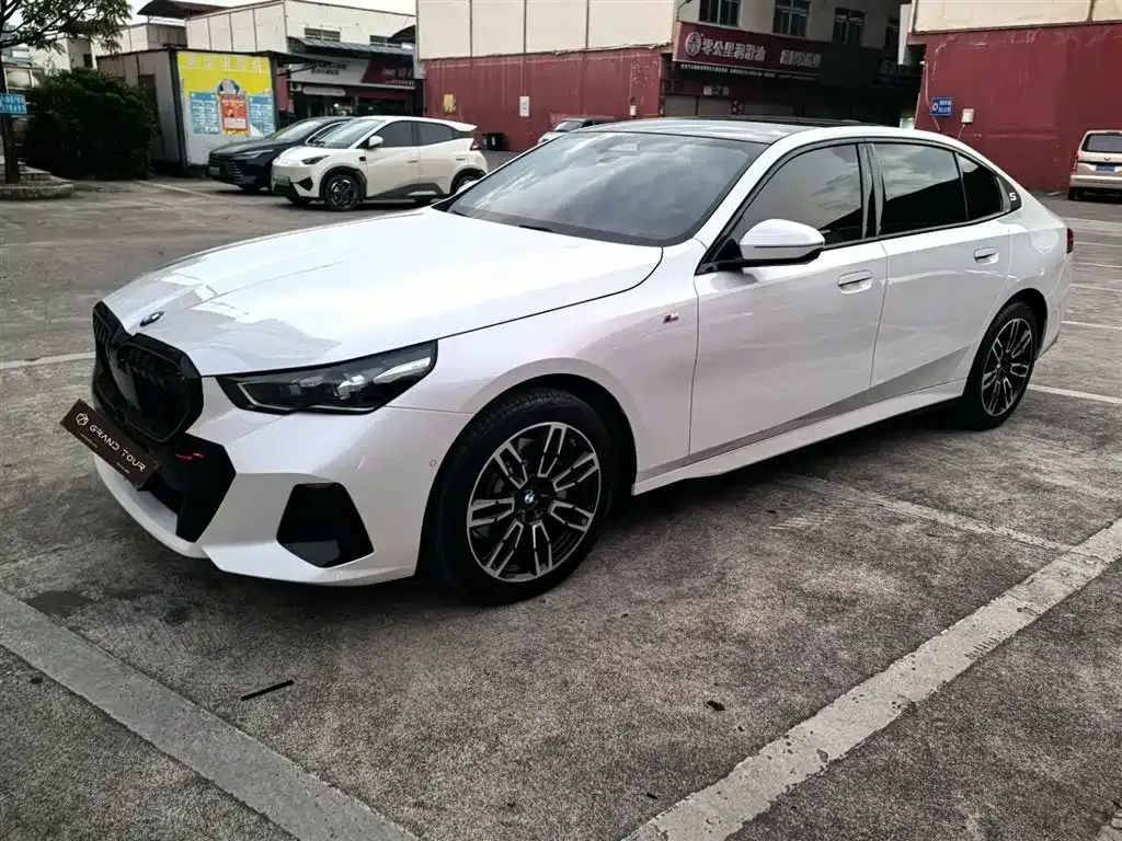 BMW 5 Series 2025 из CN, фото 5