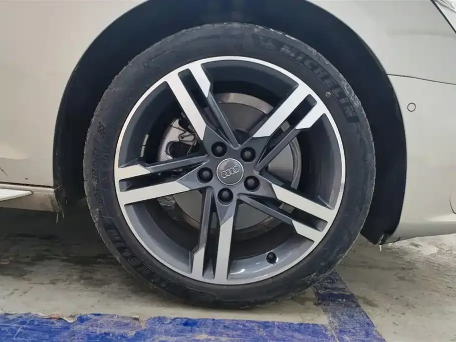 Audi A4L 2021 из CN, фото 6