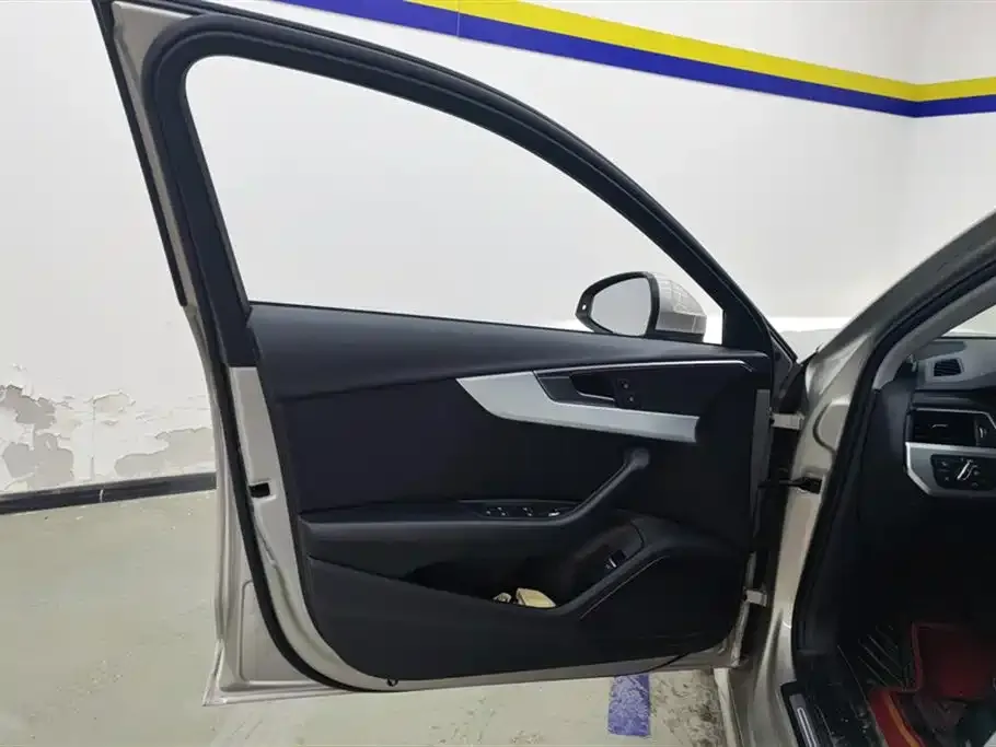 Audi A4L 2021 из CN, фото 3