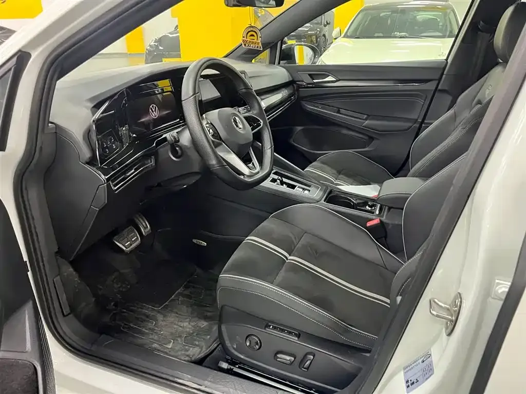 Volkswagen Golf 2023 из CN, фото 7