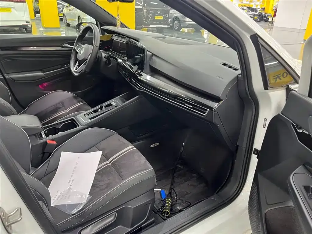 Volkswagen Golf 2023 из CN, фото 9