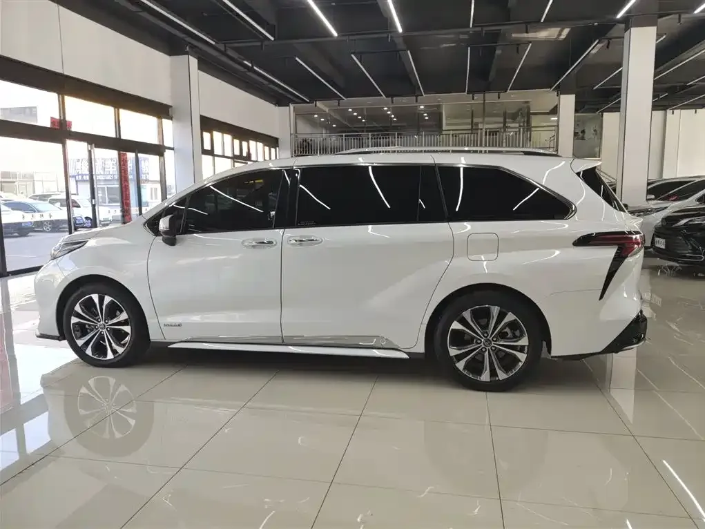 Toyota Granvia 2024 из CN, фото 2