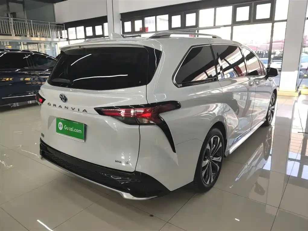 Toyota Granvia 2024 из CN, фото 3