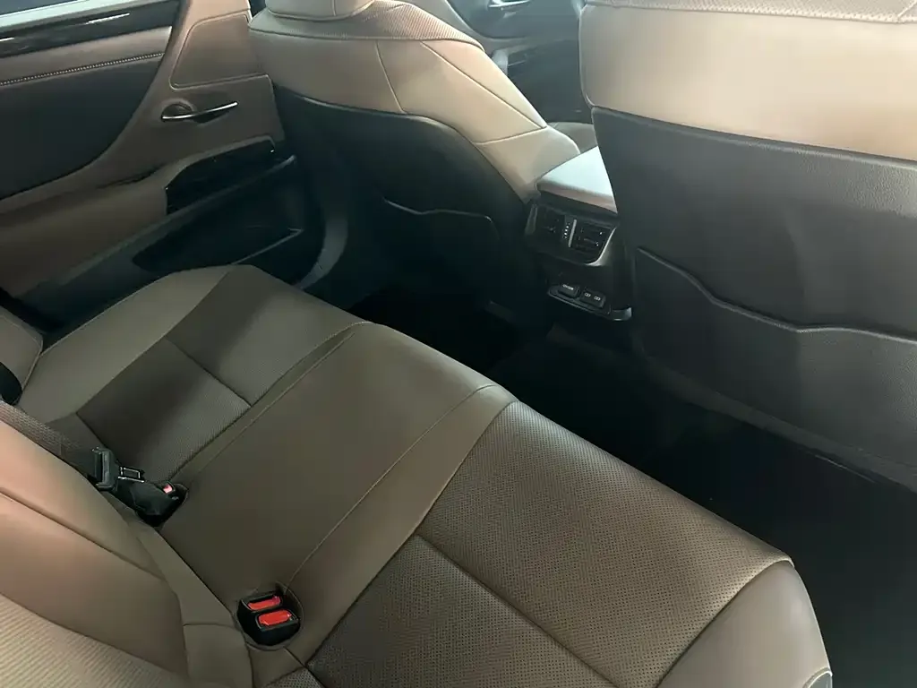 Lexus ES 2023 из CN, фото 3