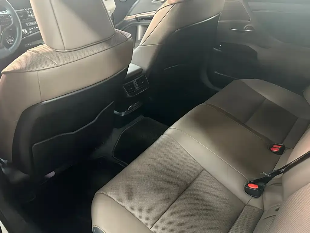 Lexus ES 2023 из CN, фото 4