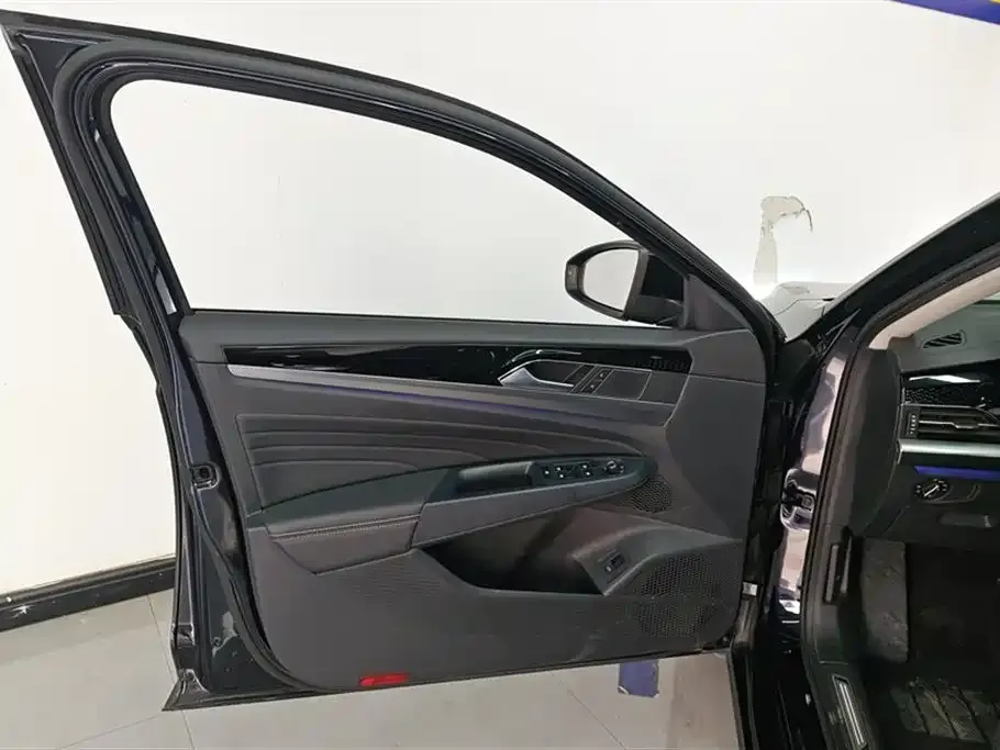 Volkswagen Passat 2023 из CN, фото 10