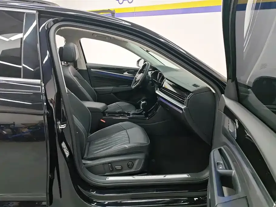 Volkswagen Passat 2023 из CN, фото 5