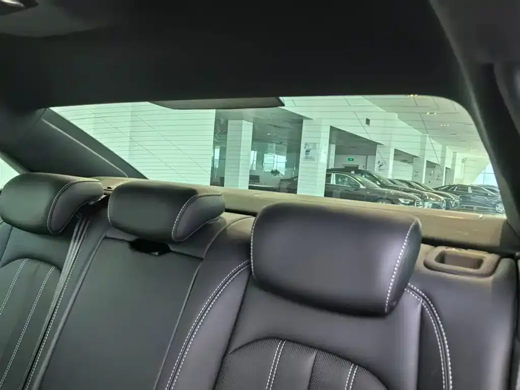 Audi A4L 2024 из CN, фото 4