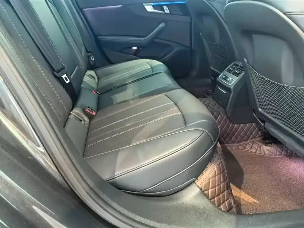 Audi A4L 2024 из CN, фото 9