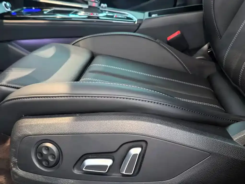Audi A4L 2024 из CN, фото 10