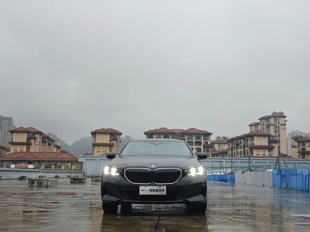 BMW 5 Series 2025 из CN, фото 9