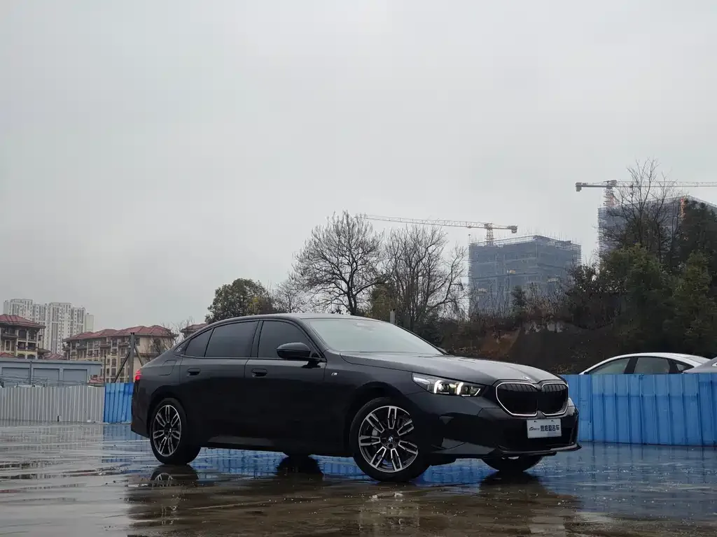 BMW 5 Series 2025 из CN, фото 10
