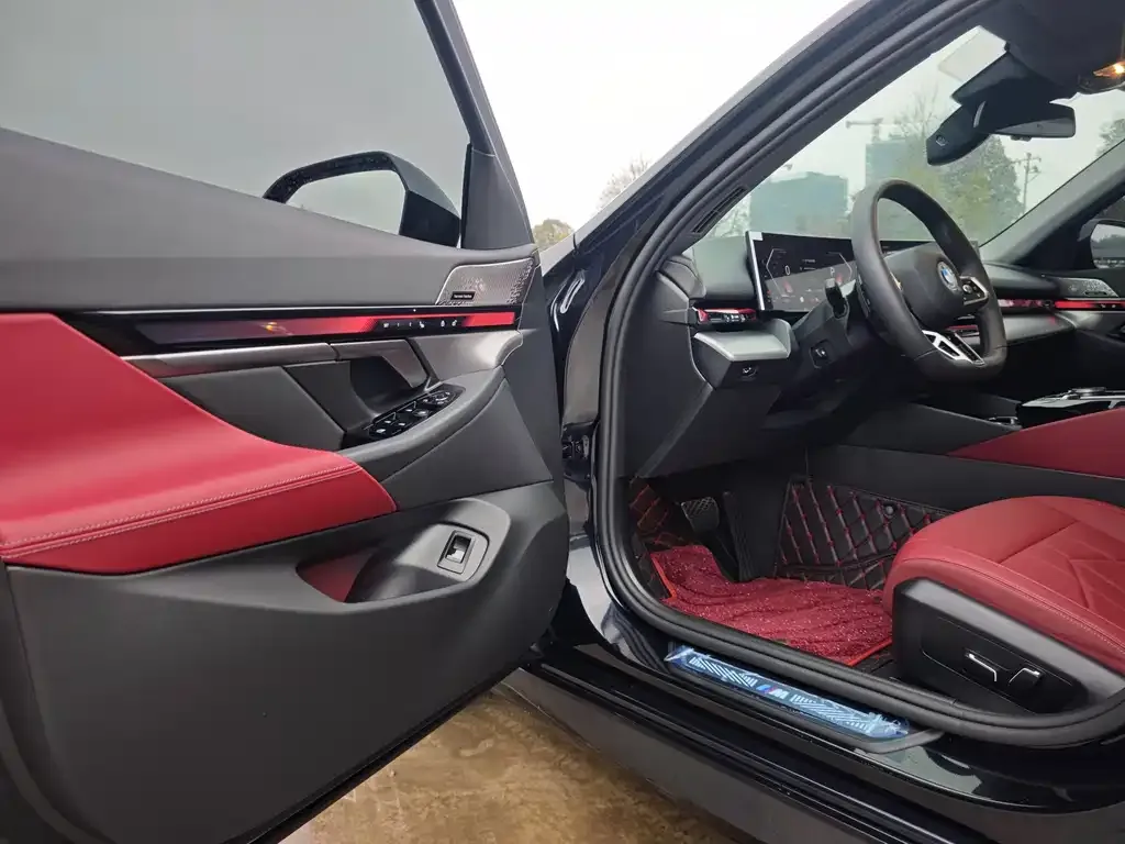 BMW 5 Series 2025 из CN, фото 8