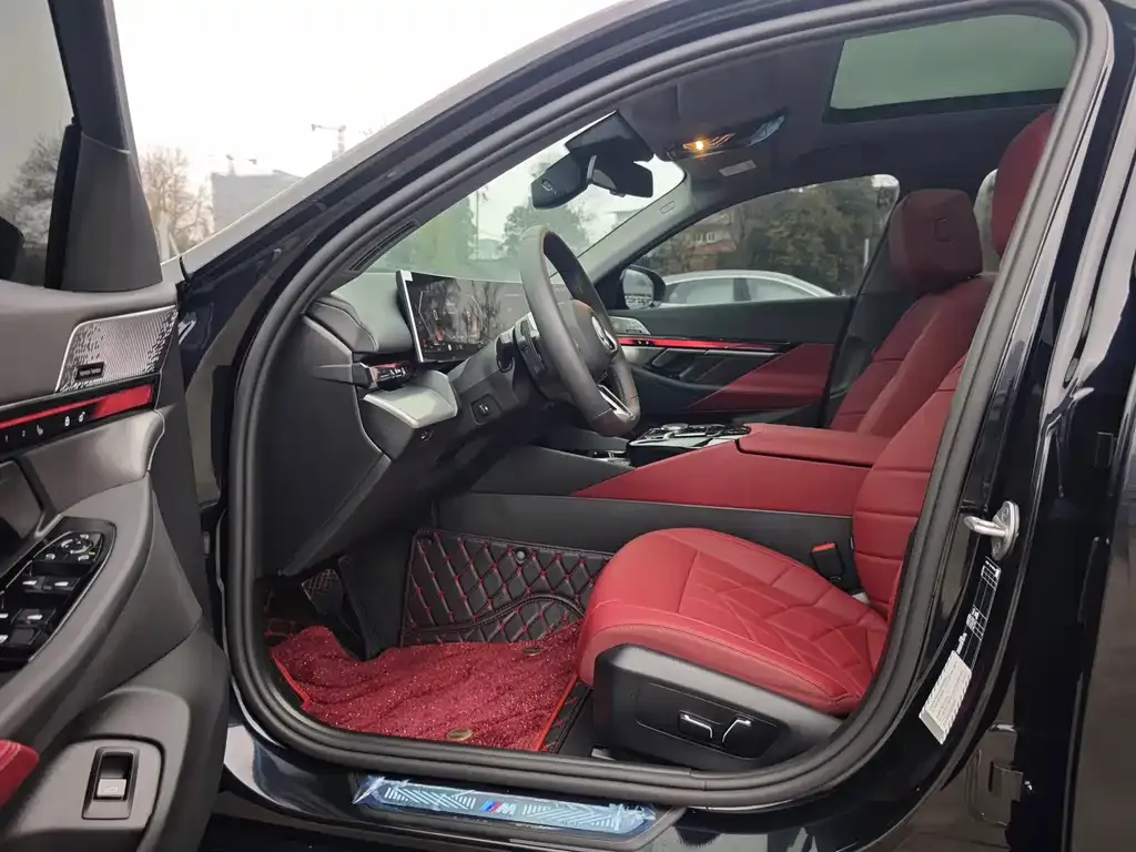 BMW 5 Series 2025 из CN, фото 7