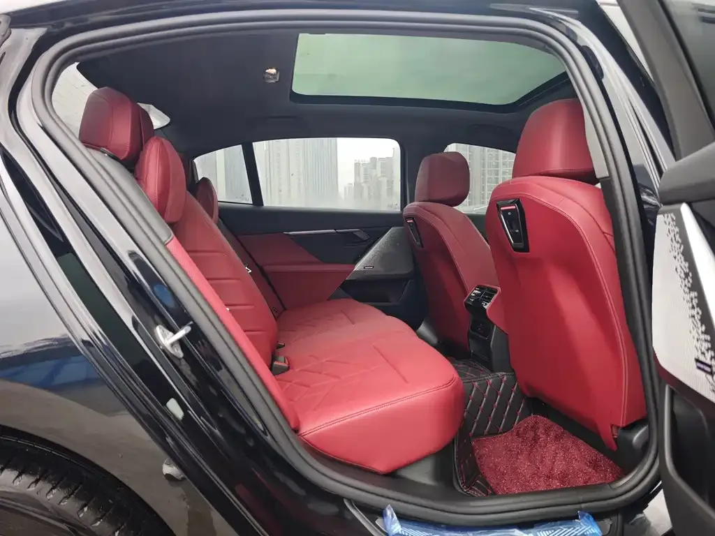 BMW 5 Series 2025 из CN, фото 6