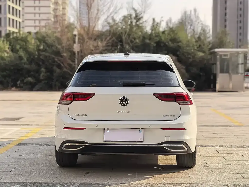 Volkswagen Golf 2022 из CN, фото 2