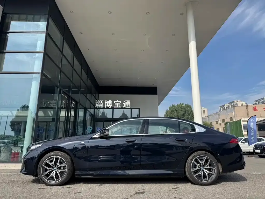 BMW i5 — фото 4