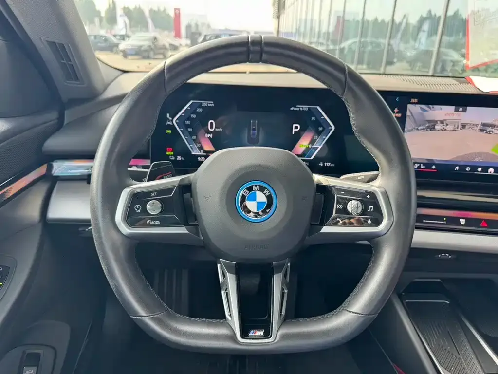 BMW i5 — фото 2