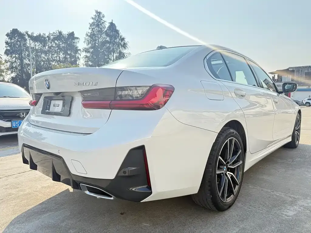BMW 3 Series 2023 из CN, фото 7