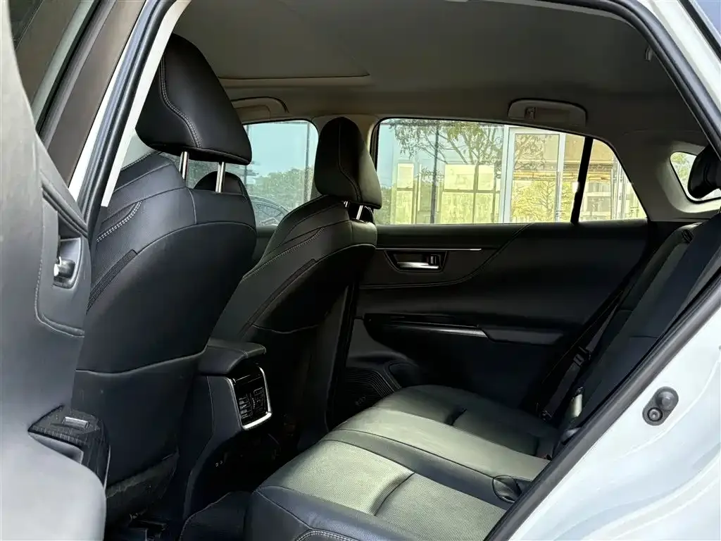 Toyota Venza 2023 из CN, фото 5