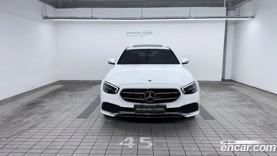 Mercedes-Benz E-Class — фото 2