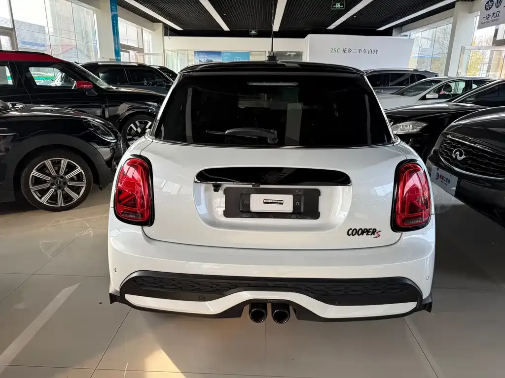MINI Cooper (3-door) 2023 из CN, фото 2