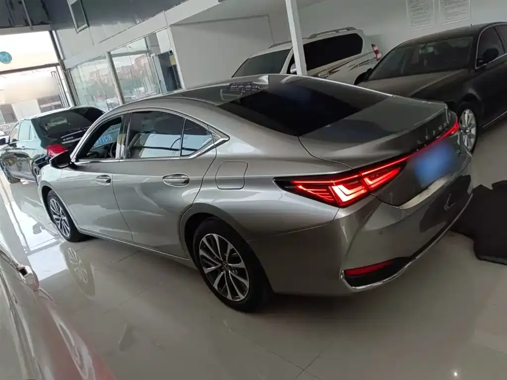 Lexus ES 2025 из CN, фото 8