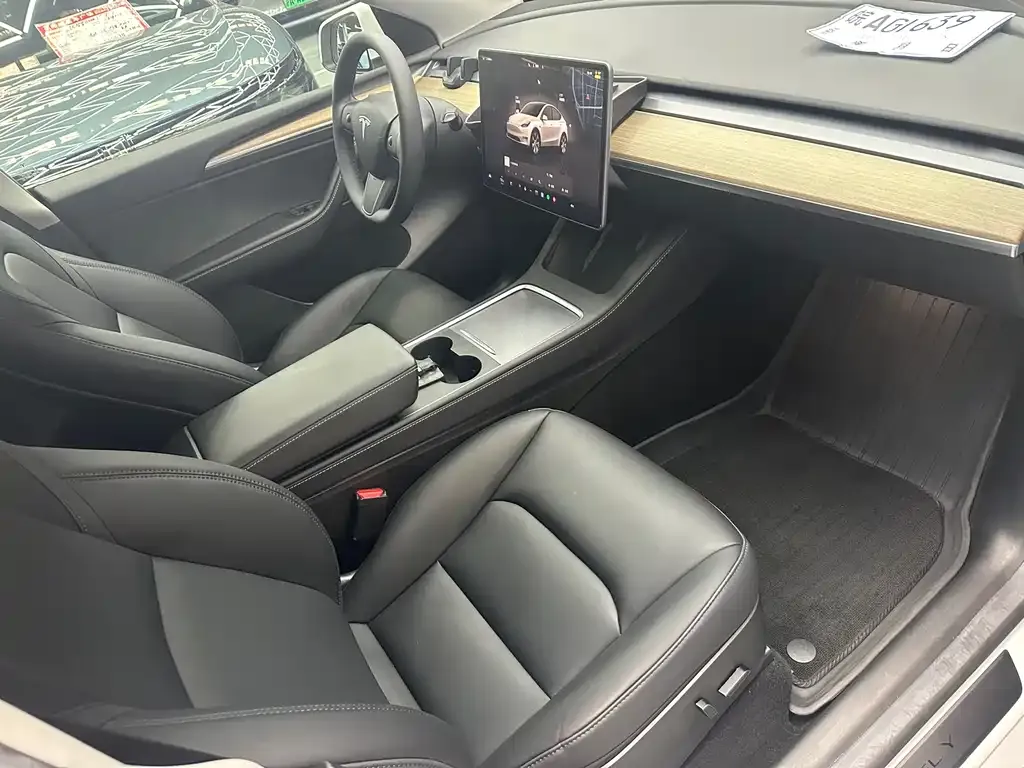 Tesla Model Y — фото 4