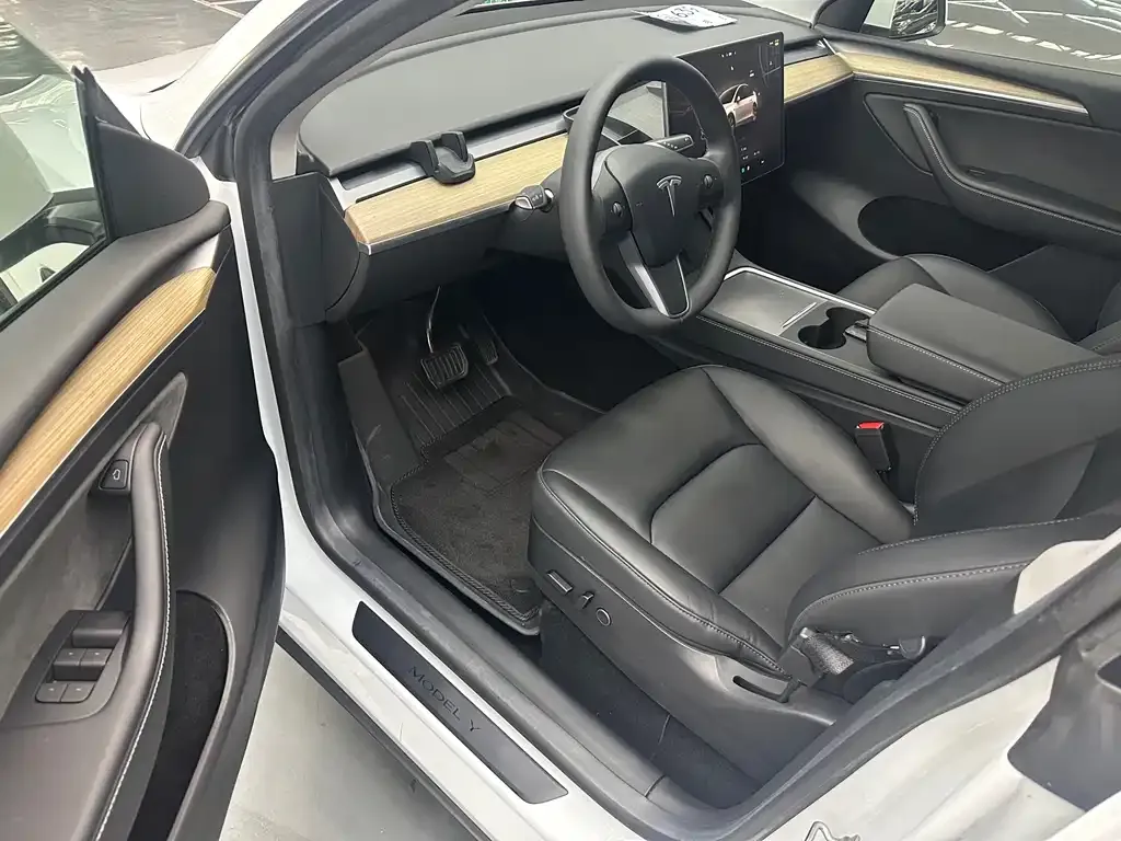 Tesla Model Y — фото 3